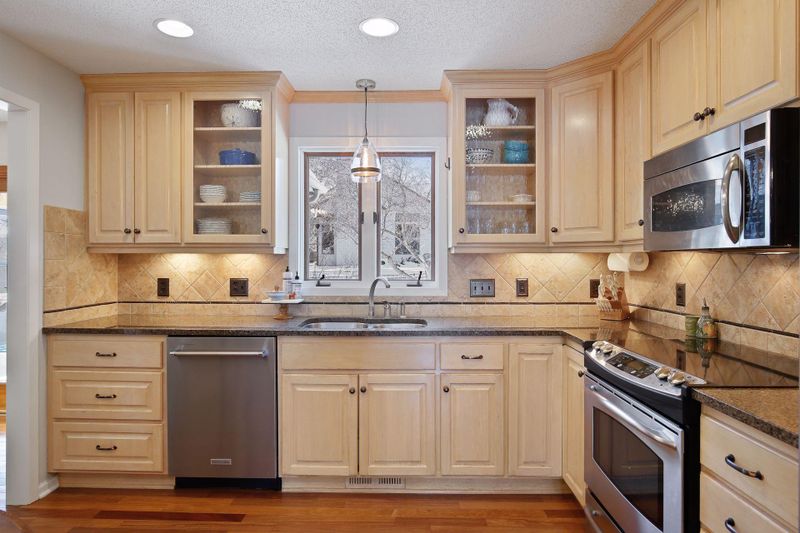 11815 65th Ave N, Maple Grove, MN 55369