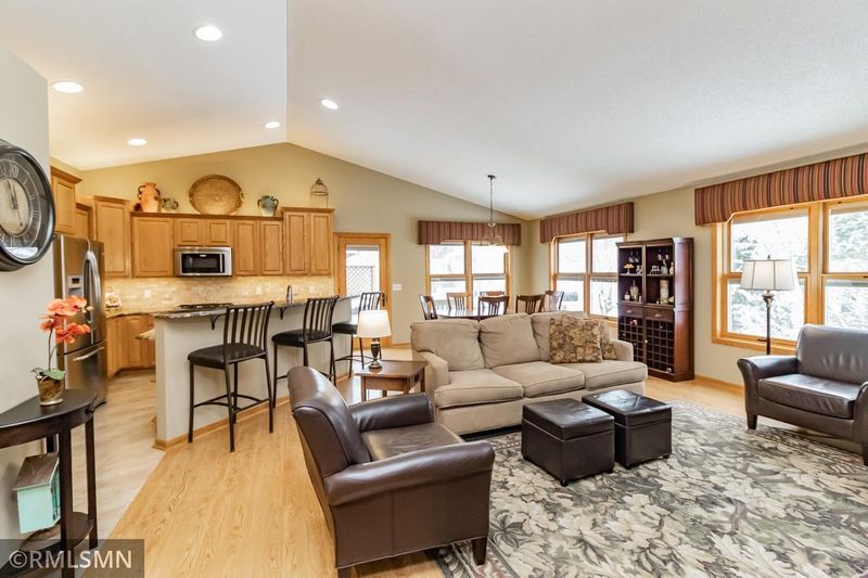 9356 Preserve Trl, Savage, MN 55378