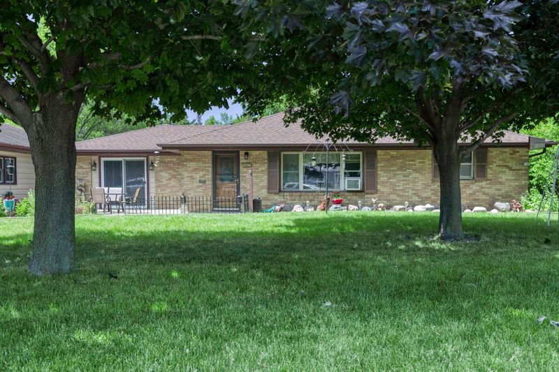 5817 Elmhurst Ave, Crystal, MN 55428
