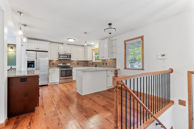 929 Duchess Ln, Apple Valley, MN 55124