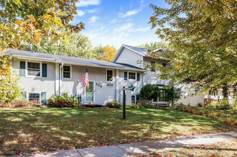 929 Duchess Ln, Apple Valley, MN 55124