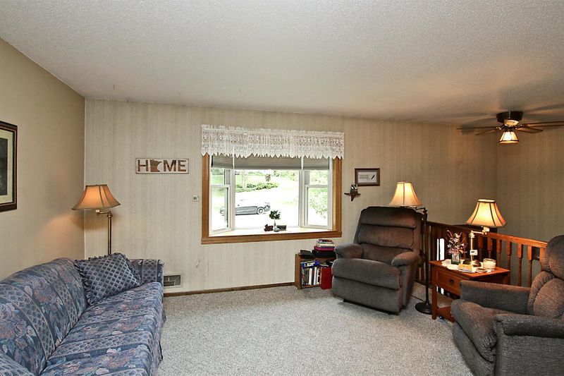 122 5th Ave NW, Hutchinson, MN 55350