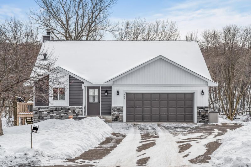 527 Overlook Cir, Hanover, MN 55341