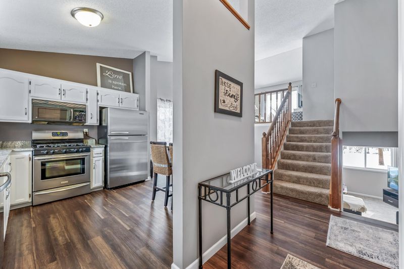 527 Overlook Cir, Hanover, MN 55341