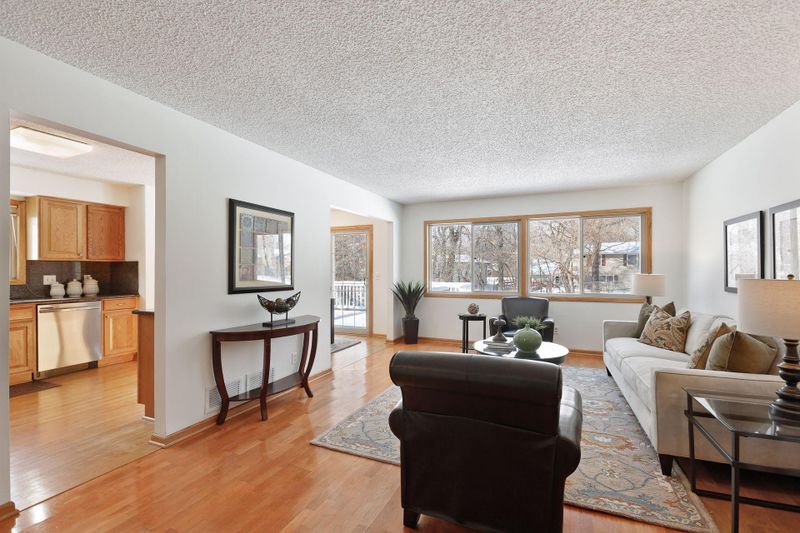 12590 Tussock Ct, Eden Prairie, MN 55344