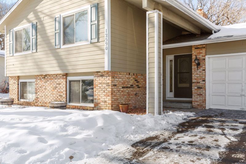 12590 Tussock Ct, Eden Prairie, MN 55344