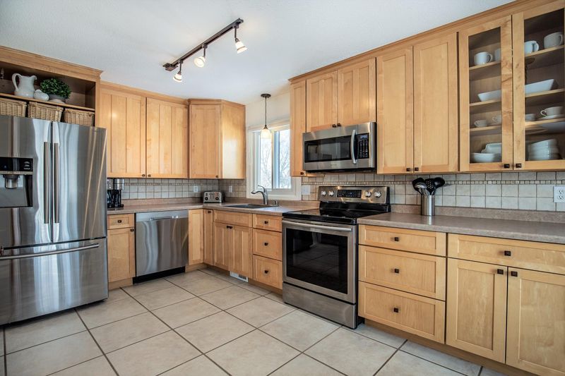 9158 Ives Ln N, Maple Grove, MN 55369