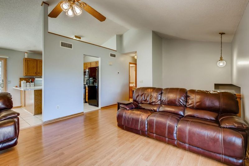 2897 Wimbledon Dr, Woodbury, MN 55125