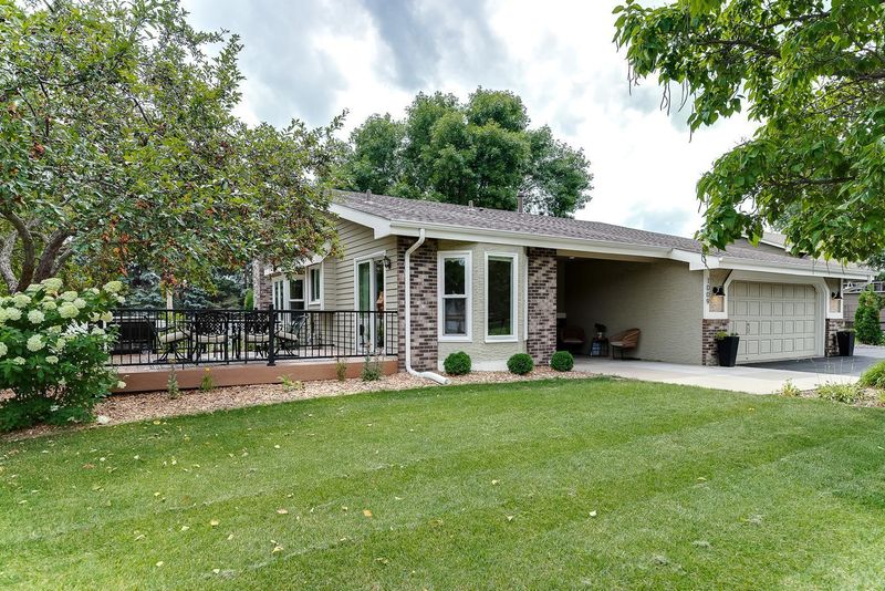 1009 W 158th St, Burnsville, MN 55306