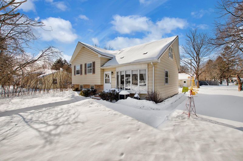 2542 Longview Dr, New Brighton, MN 55112