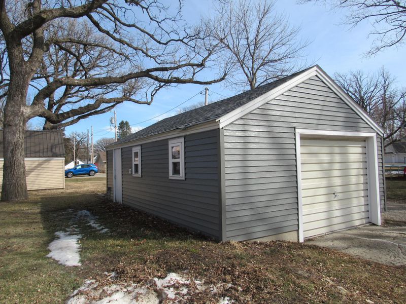 327 W 1st St, Blue Earth, MN 56013