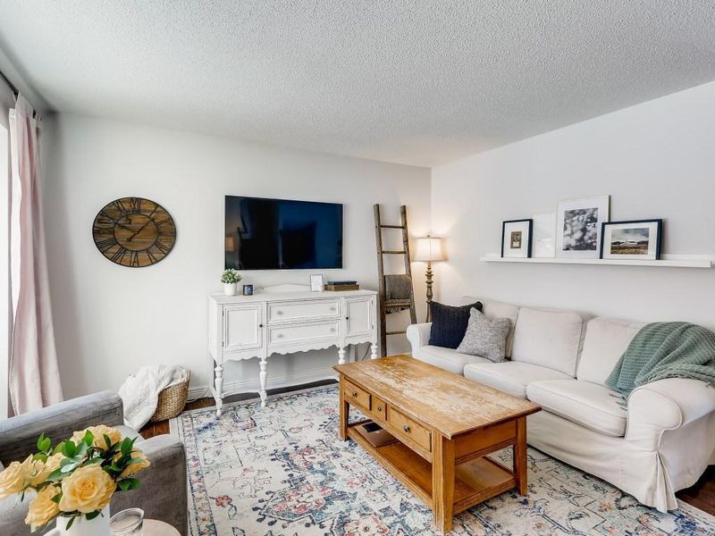 914 99th Cir NE, Blaine, MN 55434