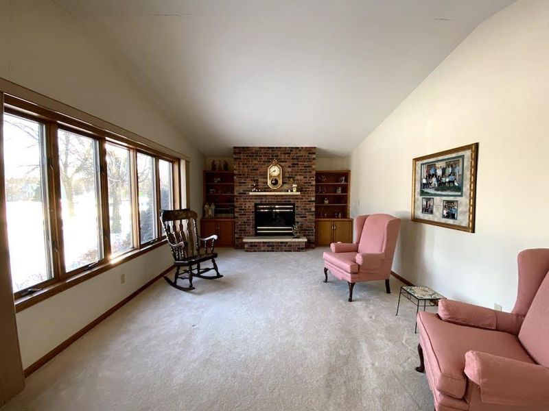 560 Spruce St, Paynesville, MN 56362