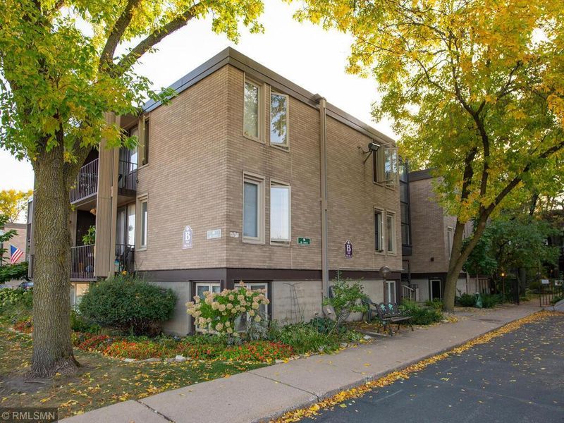 4014 15th Ave S #1B, Minneapolis, MN 55407