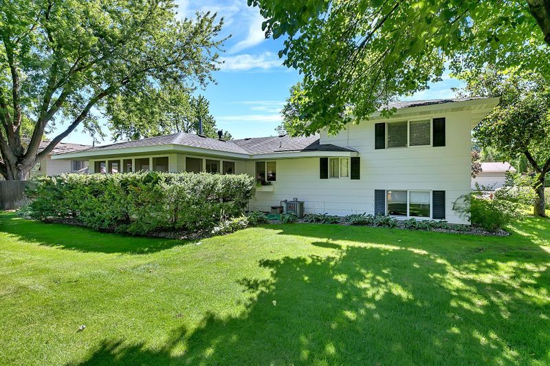 719 S Park Pl, Saint Cloud, MN 56301