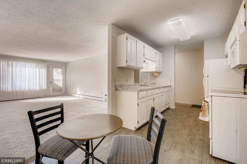 4009 Heritage Hills Dr #303, Bloomington, MN 55437