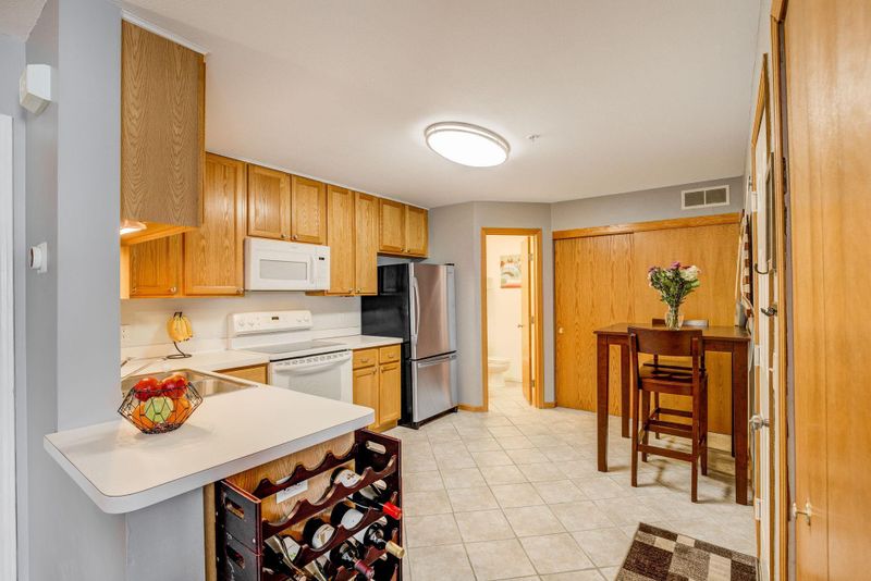 10948 Lexington Dr, Eden Prairie, MN 55344