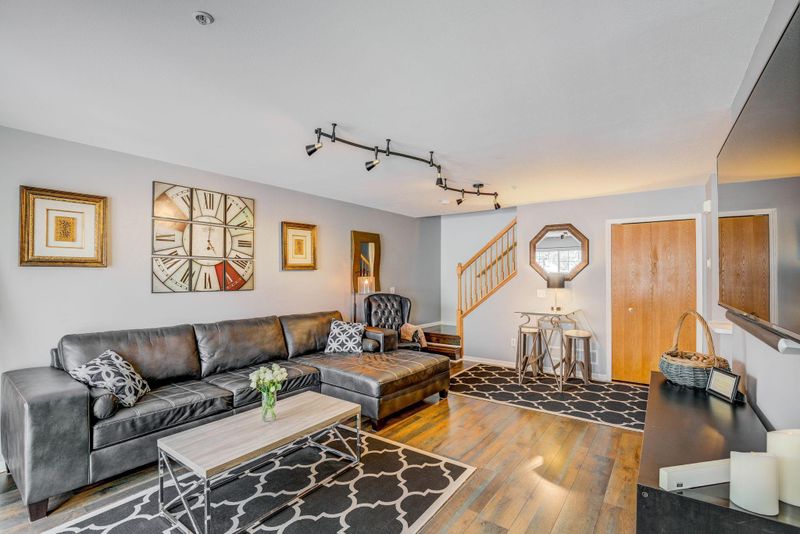 10948 Lexington Dr, Eden Prairie, MN 55344