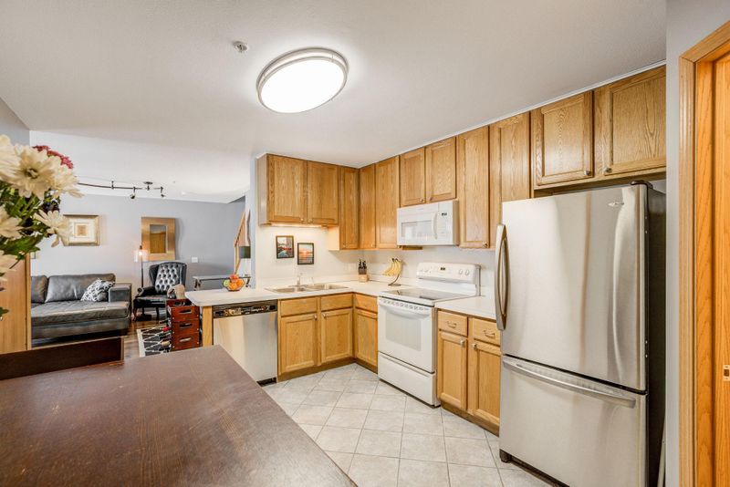 10948 Lexington Dr, Eden Prairie, MN 55344
