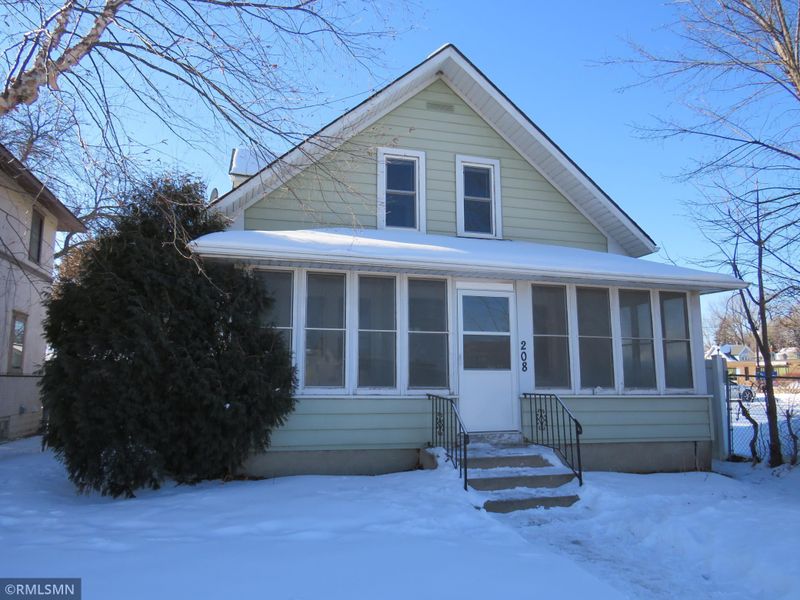 208 8th Ave S, South Saint Paul, MN 55075