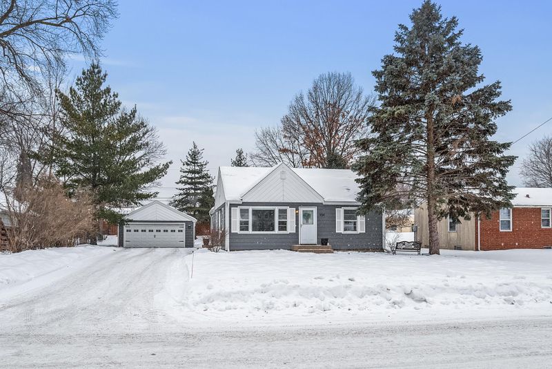 1154 Laurie Rd W, Roseville, MN 55113