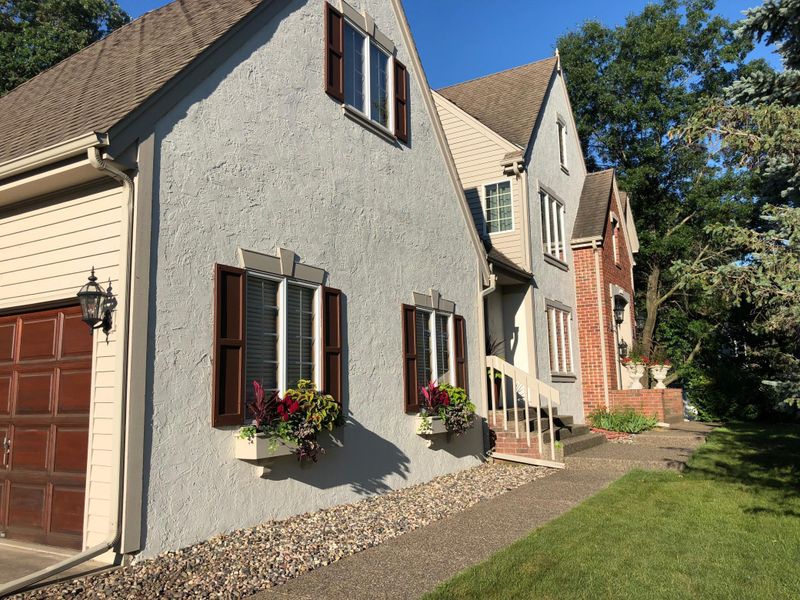 13606 Duluth Dr, Apple Valley, MN 55124