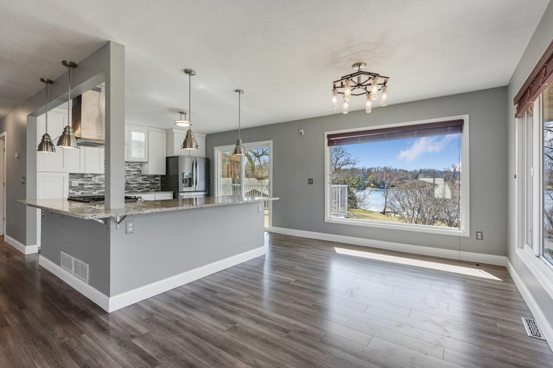 831 Bluebill Bay Rd, Burnsville, MN 55306
