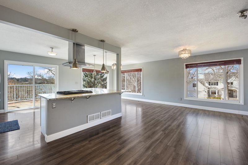 831 Bluebill Bay Rd, Burnsville, MN 55306