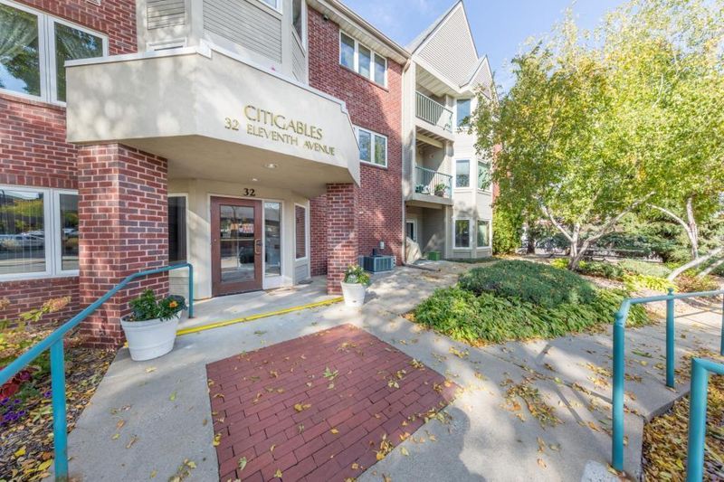 32 11th Ave S #203, Hopkins, MN 55343