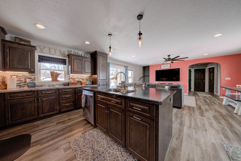 209 Pettit Ave SE, Watertown, MN 55388