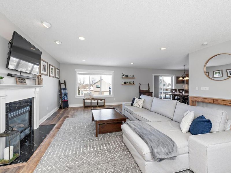 206 Winkler Trl, Cologne, MN 55322