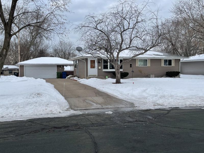 860 Rice Creek Ter NE, Fridley, MN 55432