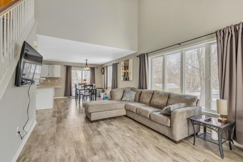 2199 Londin Ln E, Saint Paul, MN 55119
