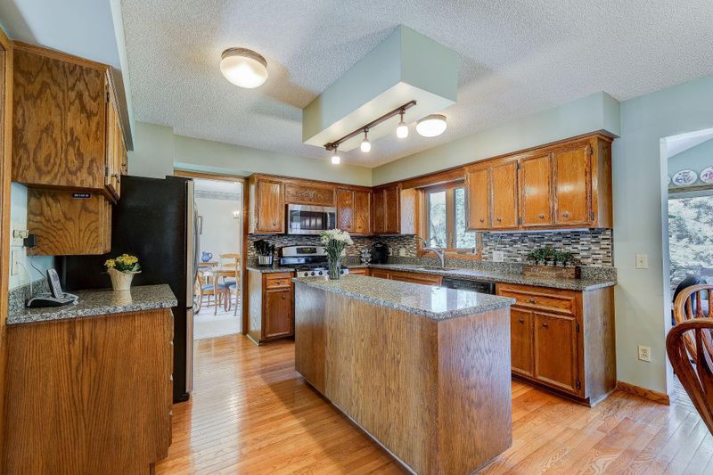 18080 2nd Ave N, Plymouth, MN 55447