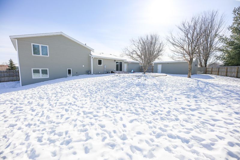 1225 Brigitta Dr NE, Alexandria, MN 56308