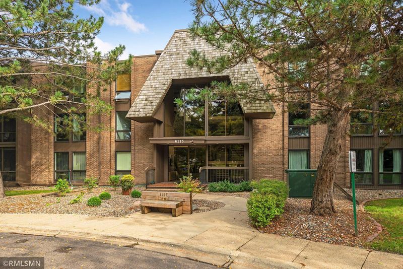 6115 Lincoln Dr #147, Edina, MN 55436