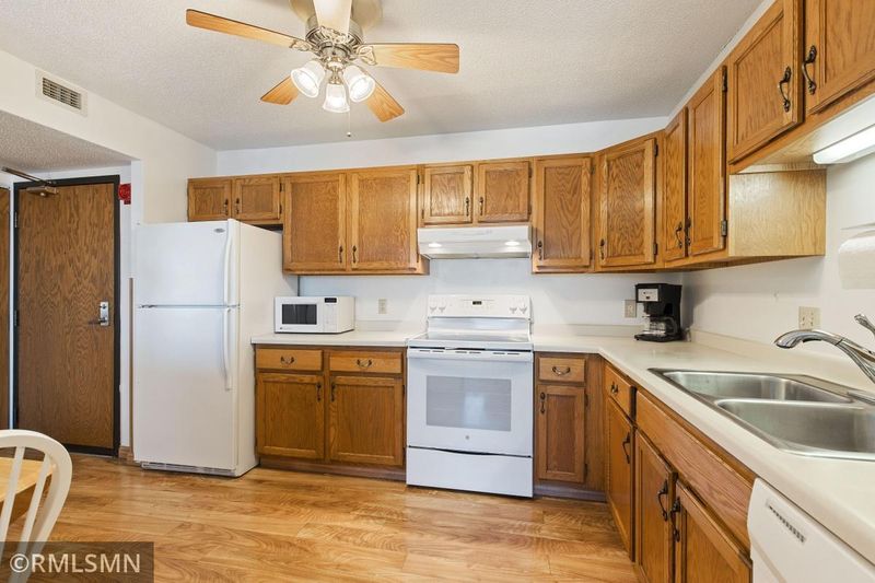 6615 Lake Shore Dr S #412, Richfield, MN 55423