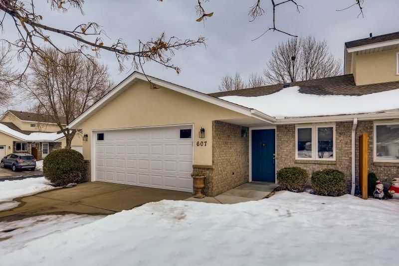 607 Dakota St S, Shakopee, MN 55379
