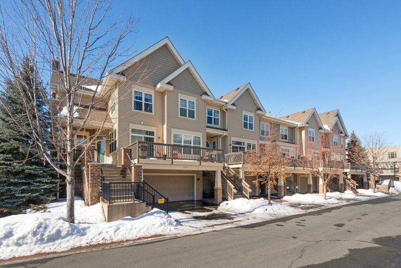 8129 Oakview Dr N, Maple Grove, MN 55369