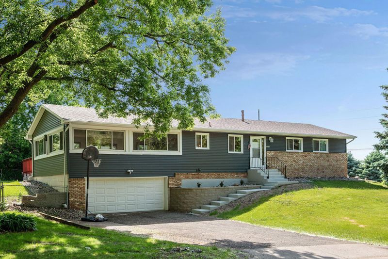 2201 Horizon Rd, Burnsville, MN 55337