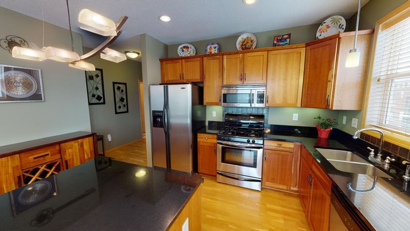 301 Oak Grove St #502, Minneapolis, MN 55403