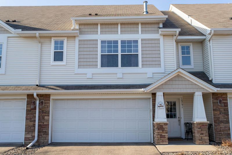 10791 Kingsfield Ln, Woodbury, MN 55129