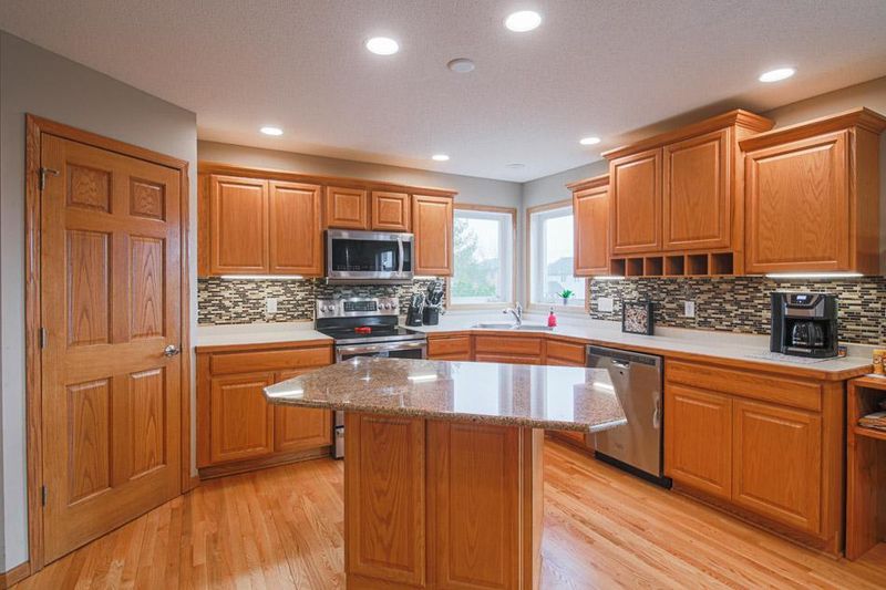 606 Anne Ct, Delano, MN 55328