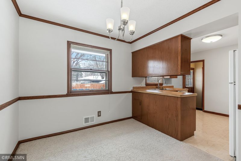 8 7th Ave NE, Osseo, MN 55369