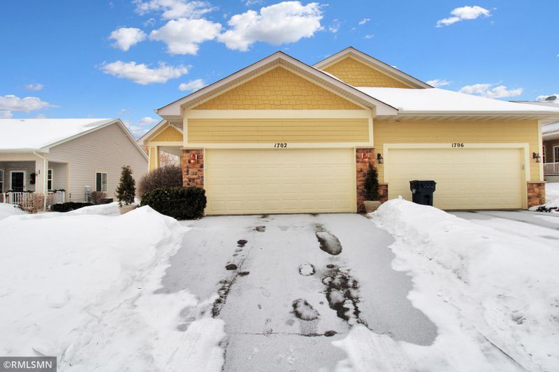 1702 Alphon Dr, Victoria, MN 55386