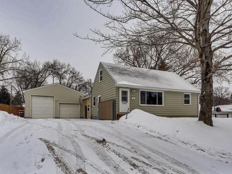 3303 75th St E, Inver Grove Heights, MN 55076