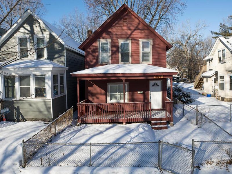 939 Woodbridge St, Saint Paul, MN 55117