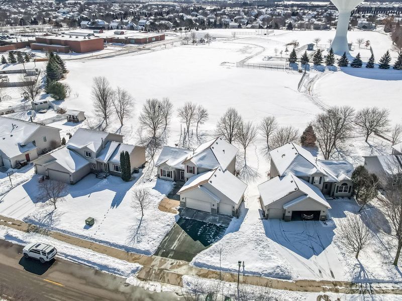 3387 Commonwealth Ave, Woodbury, MN 55125