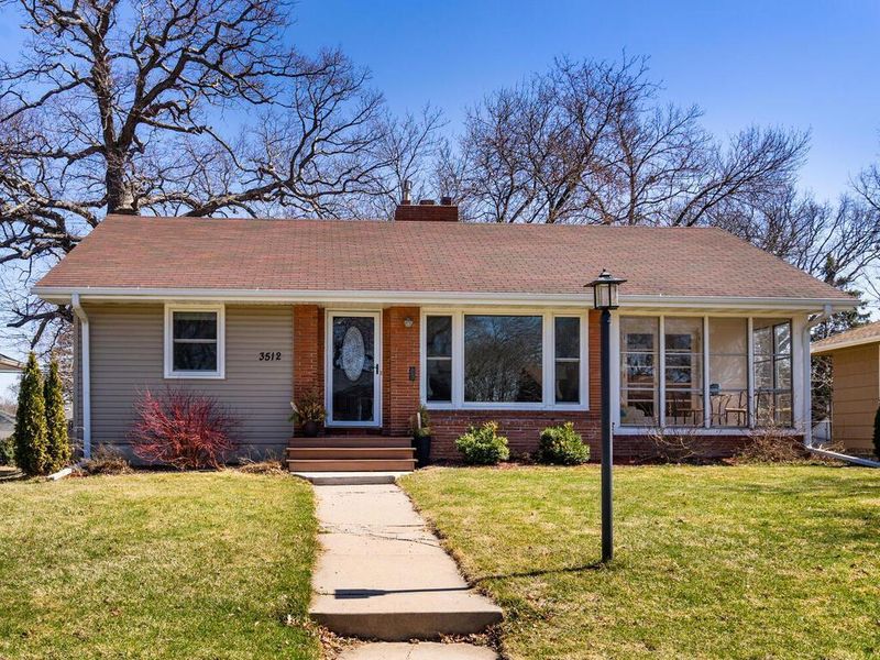3512 Zenith Ave N, Robbinsdale, MN 55422
