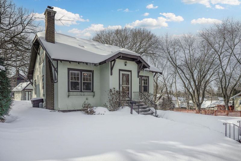 4 4th Ave SW, Faribault, MN 55021